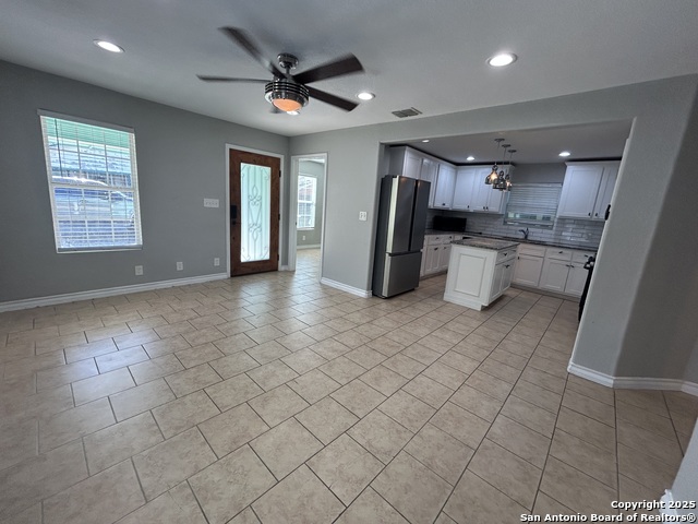 Image 4 of 15 For 105 El Fledo