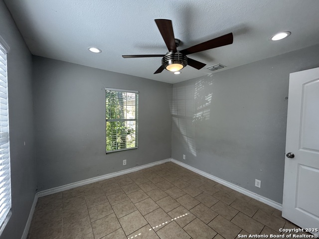 Image 5 of 15 For 105 El Fledo