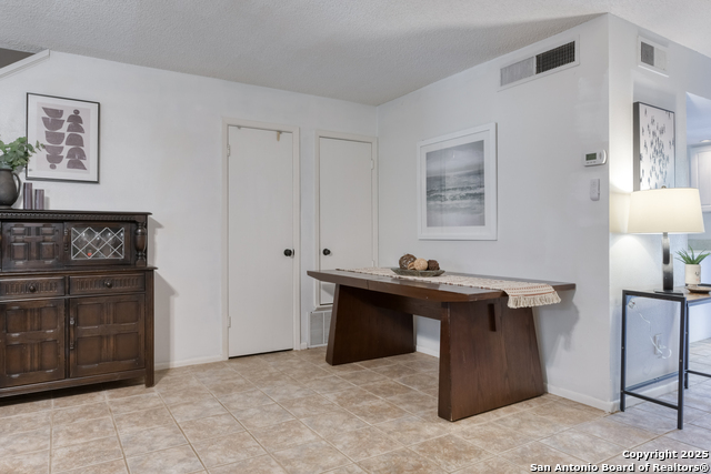 Image 21 of 30 For 8715 Starcrest 58