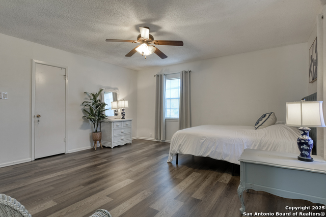 Image 27 of 30 For 8715 Starcrest 58