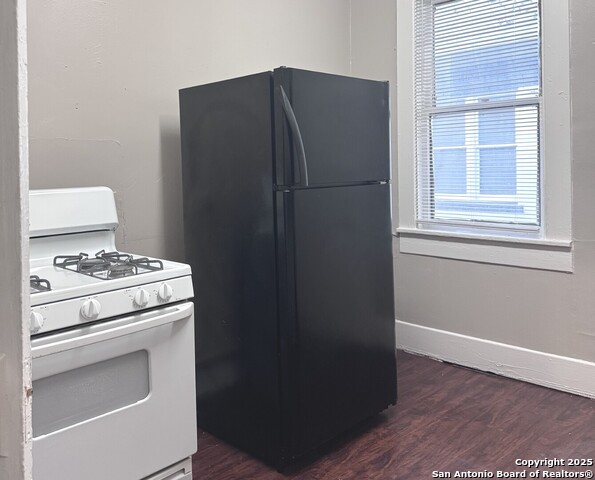 Listing photo id 1 for 124 Ashby E 1