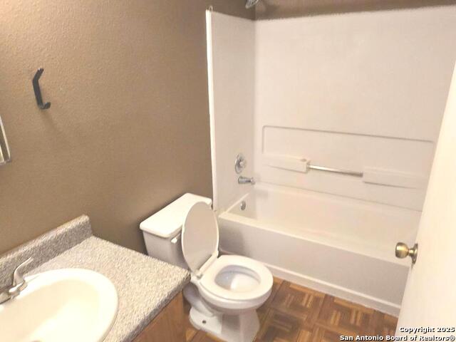 Image 22 of 53 For 9415 Silverfeather