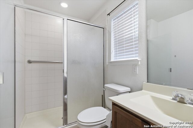 Image 19 of 27 For 8922 Victoria Lake