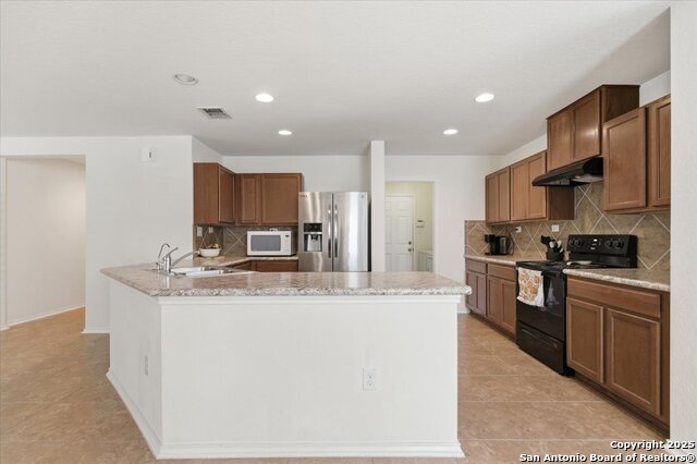 Image 2 of 27 For 8922 Victoria Lake