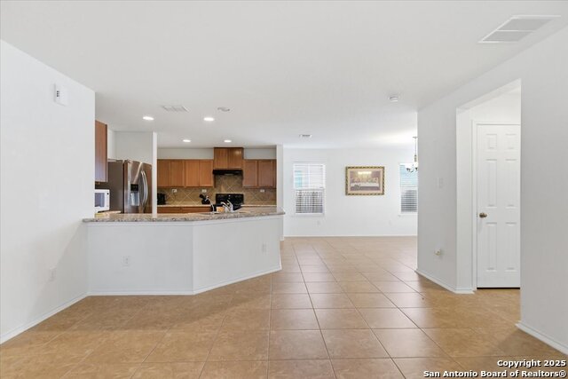 Image 4 of 27 For 8922 Victoria Lake