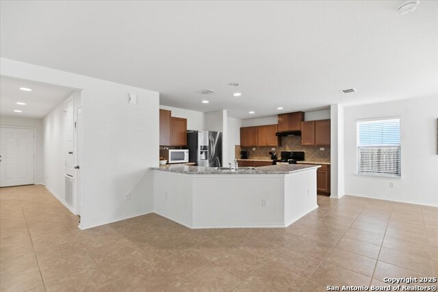 Image 6 of 27 For 8922 Victoria Lake