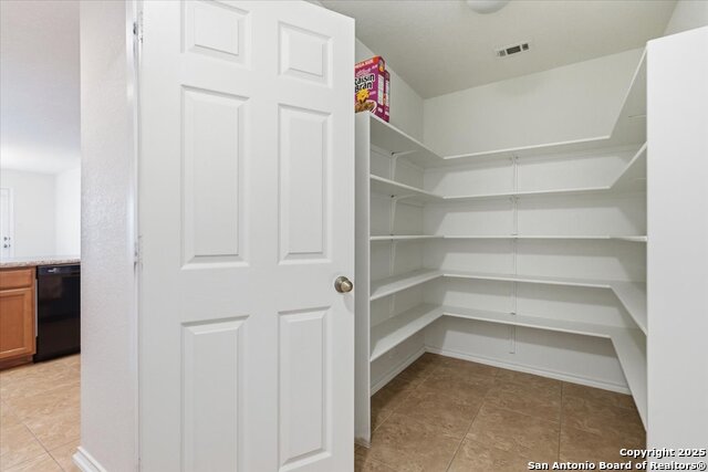 Image 9 of 27 For 8922 Victoria Lake