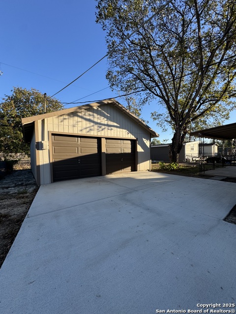 Image 16 of 21 For 219 Vestal Pl E