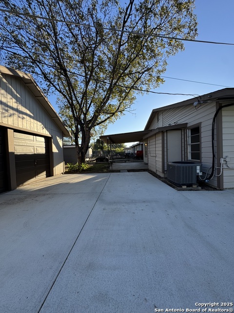 Image 17 of 21 For 219 Vestal Pl E