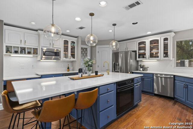 Image 11 of 32 For 12 Inwood Bluff