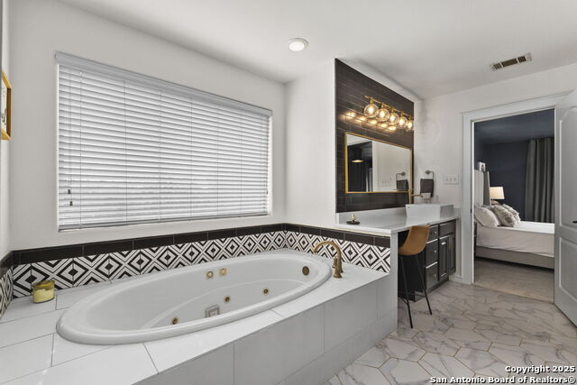 Image 18 of 32 For 12 Inwood Bluff