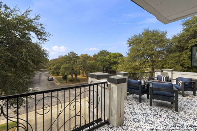 Image 19 of 32 For 12 Inwood Bluff