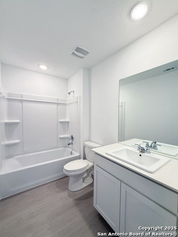 Listing photo id 13 for 3781 Swift Fox Rd