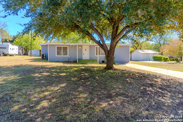 Details for 1010 F St  , Floresville, TX 78114