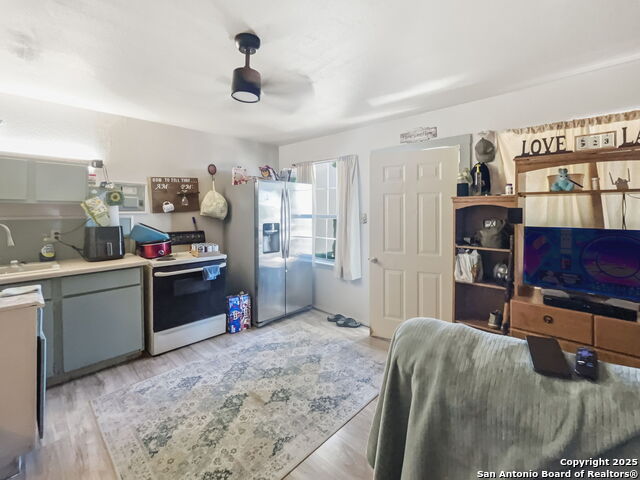 Image 10 of 29 For 1000 Lakeshore