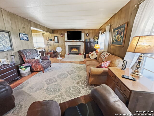 Image 11 of 29 For 1000 Lakeshore