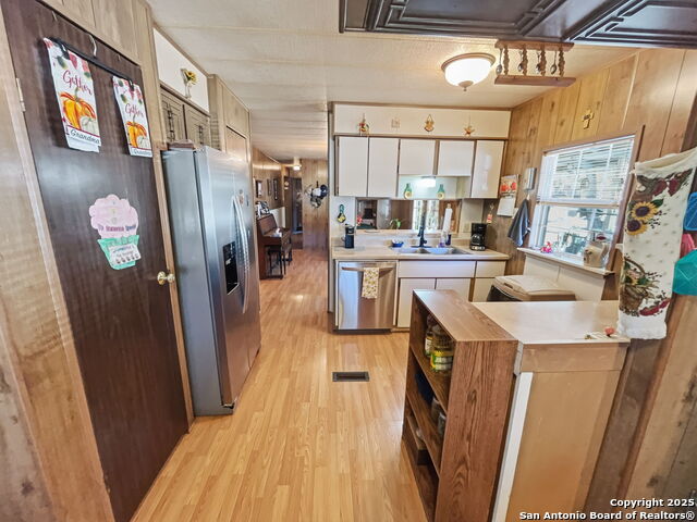 Image 14 of 29 For 1000 Lakeshore