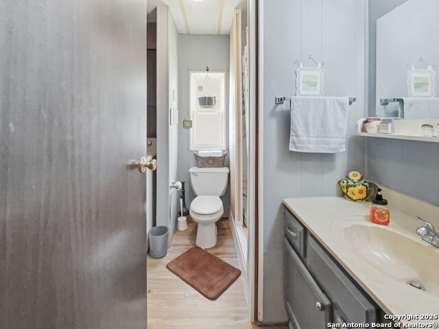 Image 7 of 29 For 1000 Lakeshore