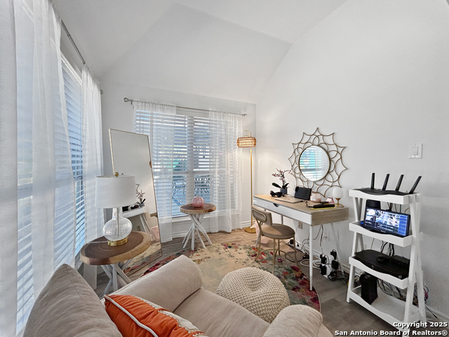 Image 15 of 30 For 1637 Circle Oak