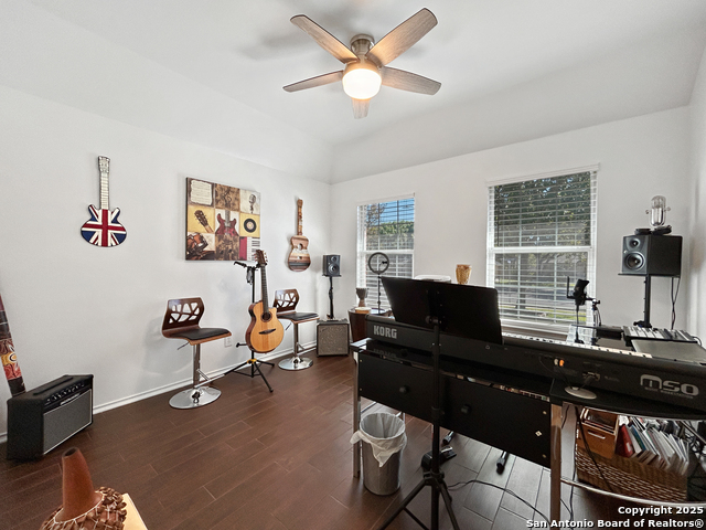 Image 19 of 30 For 1637 Circle Oak