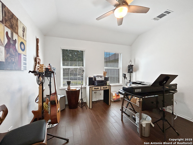 Image 20 of 30 For 1637 Circle Oak