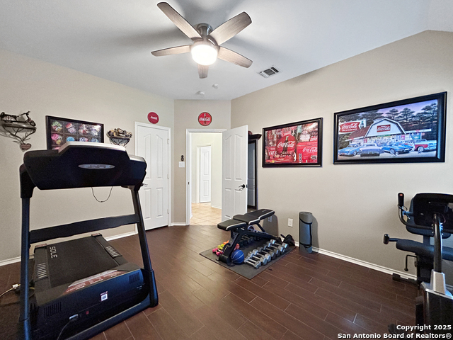 Image 23 of 30 For 1637 Circle Oak