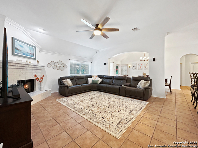 Image 7 of 30 For 1637 Circle Oak