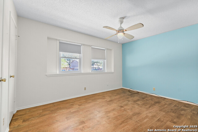 Listing photo id 12 for 11427 Rousseau St