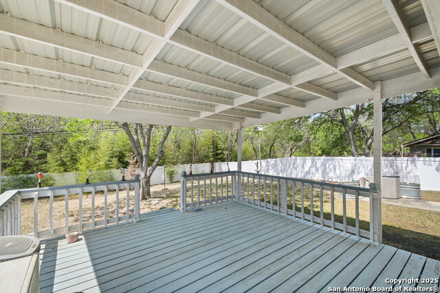 Listing photo id 15 for 11427 Rousseau St