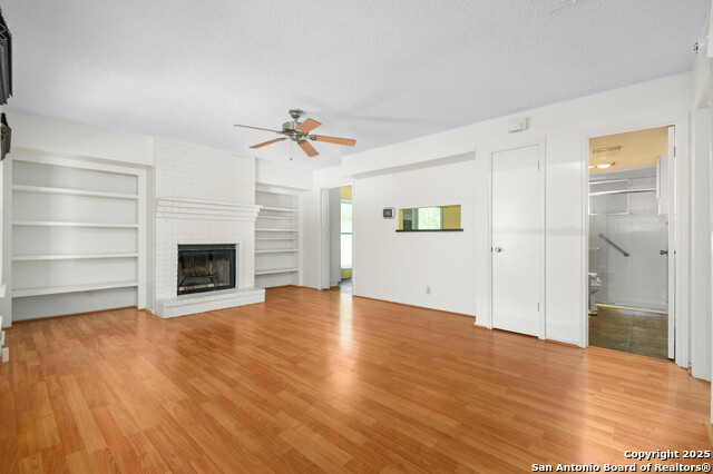 Listing photo id 4 for 11427 Rousseau St