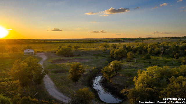 Listing photo id 12 for 4350 Fm 1339