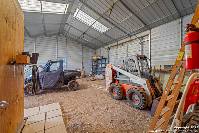 Listing photo id 31 for 4350 Fm 1339