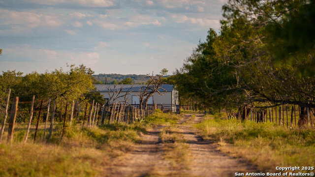 Listing photo id 33 for 4350 Fm 1339