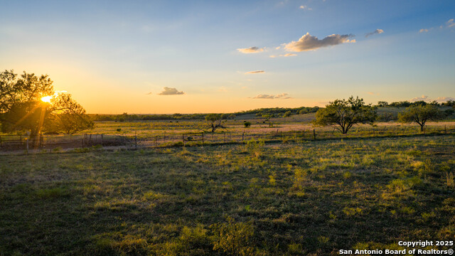 Listing photo id 3 for 4350 Fm 1339