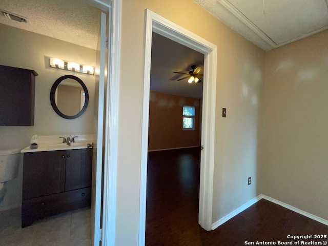 Image 9 of 19 For 7114 Breeze Hollow