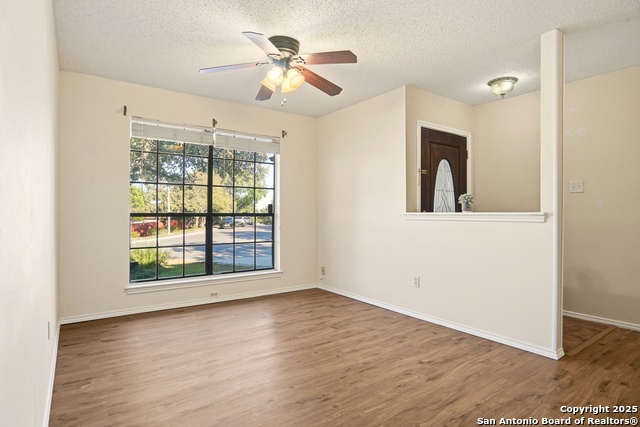 Listing photo id 1 for 7107 Quail Trace