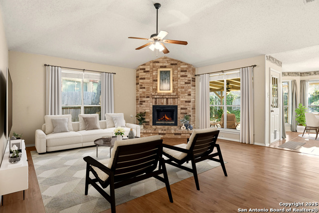 Listing photo id 2 for 7107 Quail Trace