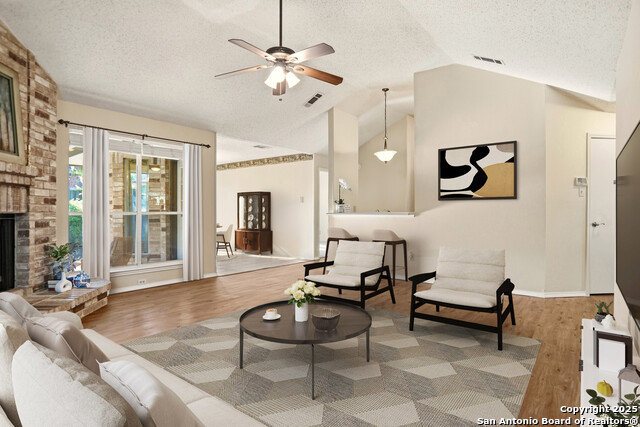 Listing photo id 4 for 7107 Quail Trace