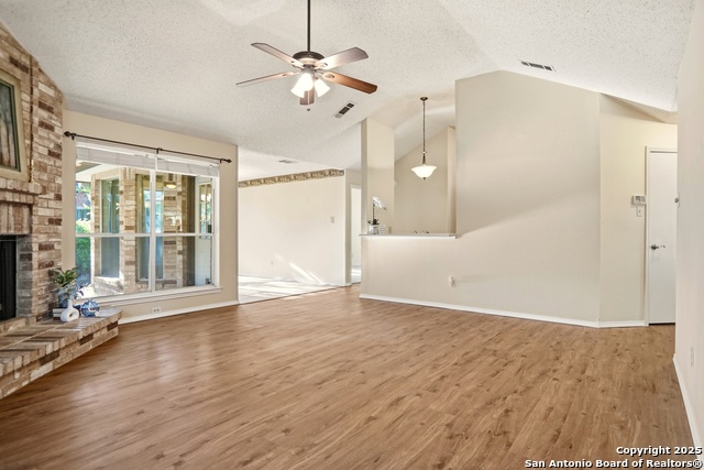 Listing photo id 5 for 7107 Quail Trace