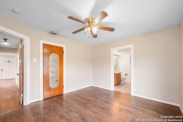 Image 13 of 16 For 211 Hackberry S