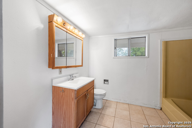 Image 14 of 16 For 211 Hackberry S