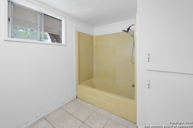 Image 15 of 16 For 211 Hackberry S