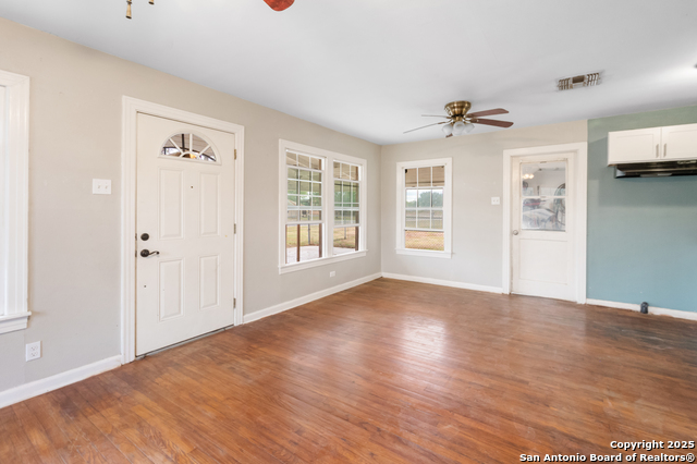 Image 6 of 16 For 211 Hackberry S