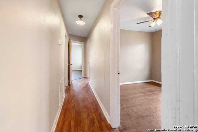 Image 7 of 16 For 211 Hackberry S