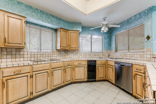 Image 13 of 27 For 3615 Hunters Point