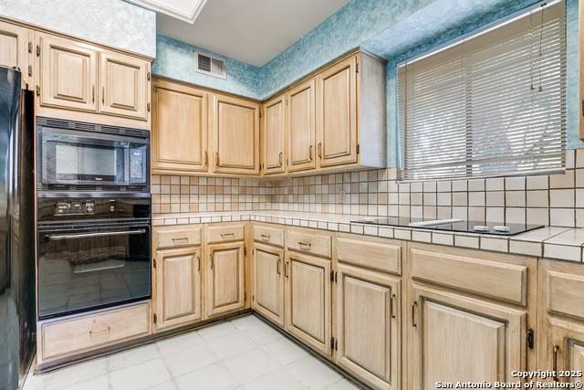 Image 14 of 27 For 3615 Hunters Point