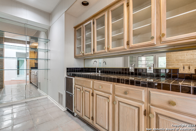 Image 15 of 27 For 3615 Hunters Point