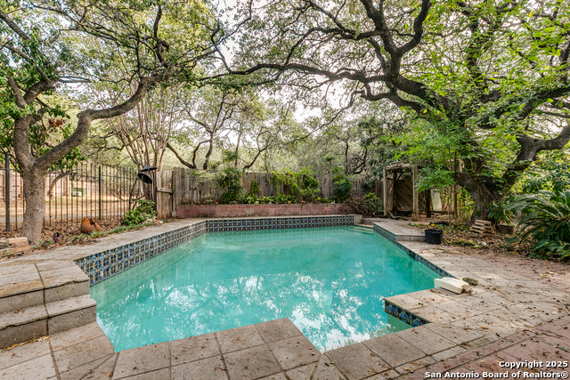 Image 25 of 27 For 3615 Hunters Point