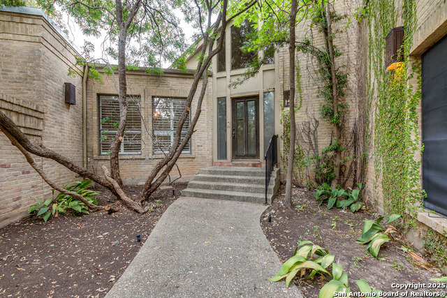 Image 5 of 27 For 3615 Hunters Point