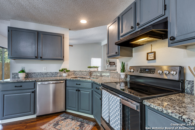 Image 10 of 25 For 10323 Country Vista